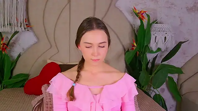 OliviaLay online show from 11.18.25