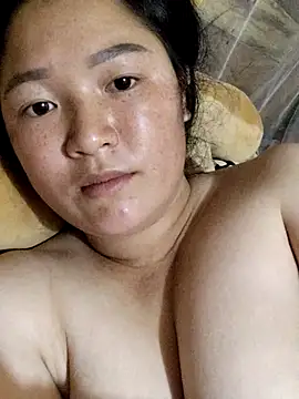 linhmiucute online show from 09.29.25