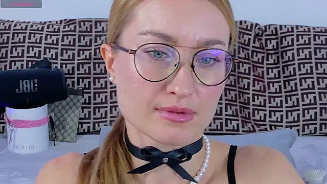 MysticRoxanne online show from 11.23.25