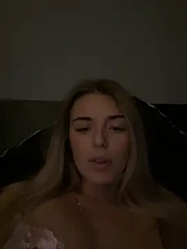 EllieEllxx online show from 10.04.25