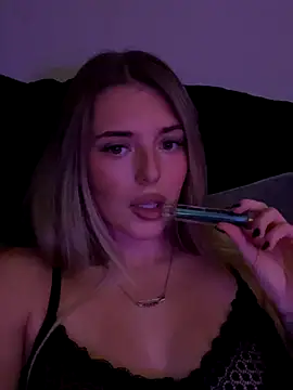 EllieEllxx online show from 10.12.25