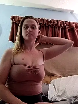 Snapshot of Queen2454 chatting on 04.24.26 Queen2454 online show from 04.24.26