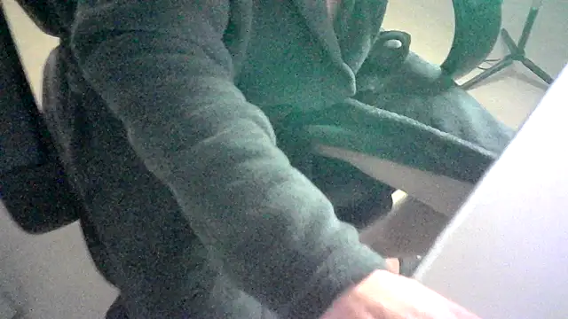 Snapshot of nobby2012 chatting on 04.12.26 nobby2012 online show from 04.12.26