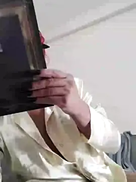 RobertaxGutierrez online show from 11.10.25