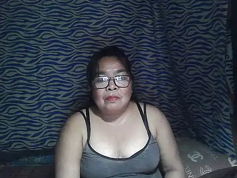 Snapshot of cris_tita chatting on 02.01.26 cris tita online show from 02.01.26