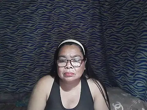 Snapshot of cris_tita chatting on 02.10.26 cris tita online show from 02.10.26