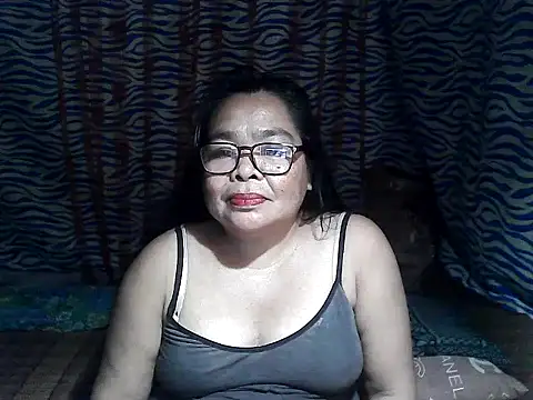 Snapshot of cris_tita chatting on 02.13.26 cris tita online show from 02.13.26