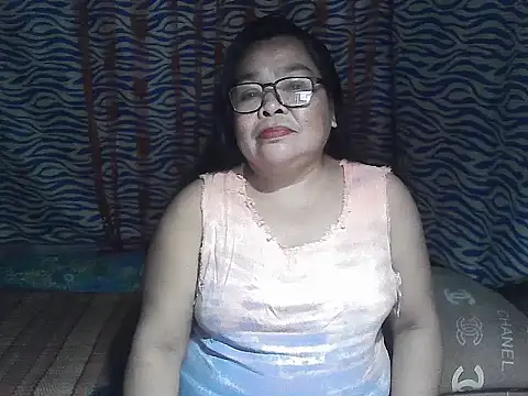 Snapshot of cris_tita chatting on 02.22.26 cris tita online show from 02.22.26