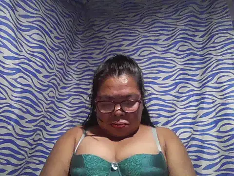 Snapshot of cris_tita chatting on 06.23.26 cris tita online show from 06.23.26