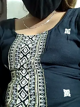 Snapshot of Hotty_ruvi chatting on 11.02.25 Hotty ruvi online show from 11.02.25