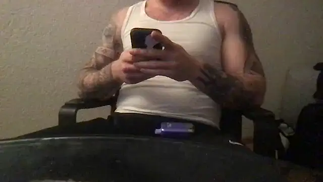 Snapshot of TheGreatWhite33 chatting on 04.30.26 TheGreatWhite33 online show from 04.30.26