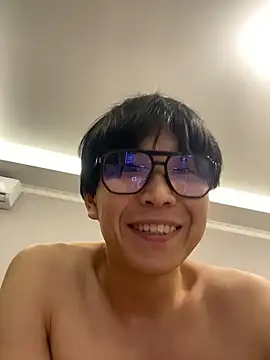 Snapshot of KaiChicken chatting on 07.17.26 KaiChicken online show from 07.17.26