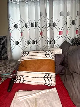 CynnxxxBarb online show from 10.29.25