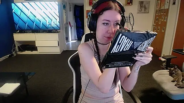 Snapshot of TattooedGirls chatting on 10.01.25 TattooedGirls online show from 10.01.25