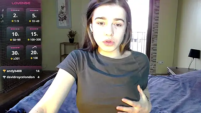 Snapshot of ShellyMoon_ chatting on 10.09.25 ShellyMoon  online show from 10.09.25