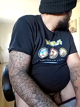 Snapshot of barbuesoum44 chatting on 10.25.25 barbuesoum44 online show from 10.25.25