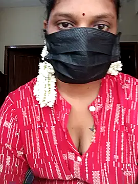 Snapshot of Kanneeswari chatting on 11.19.25 Kanneeswari online show from 11.19.25