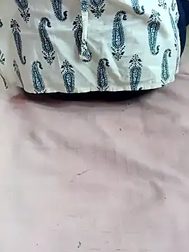 Snapshot of Kanneeswari chatting on 11.21.25 Kanneeswari online show from 11.21.25