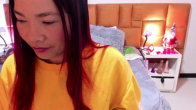 Snapshot of Mafe_Kailina chatting on 12.05.25 Mafe Kailina online show from 12.05.25