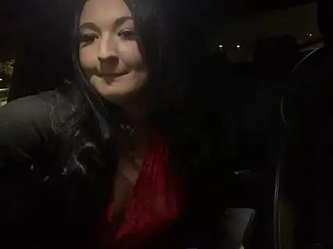 Kinkykylieuk  online show from 10.21.25