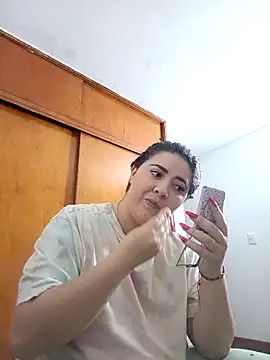Snapshot of saraaa__ chatting on 10.02.25 saraaa   online show from 10.02.25