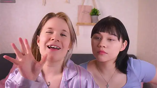 EviaVanveen online show from 11.21.25