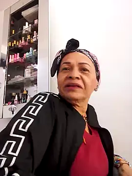 Snapshot of Jarleylakatire chatting on 10.28.25 Jarleylakatire online show from 10.28.25