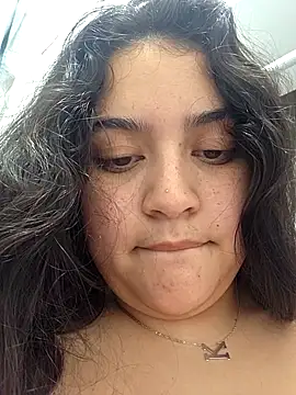 Khloekiss online show from 10.18.25