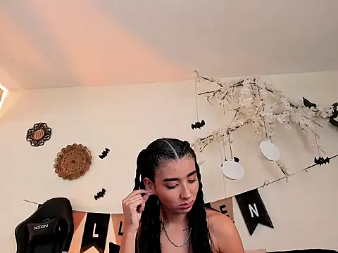 cloe taylor   online show from 10.08.25