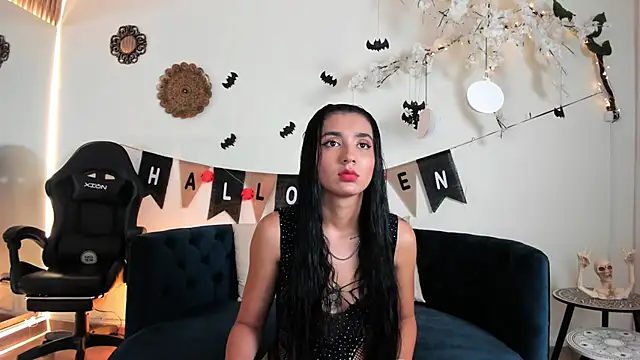 cloe taylor   online show from 10.12.25