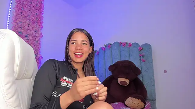 Camila Smith 23 online show from 10.24.25