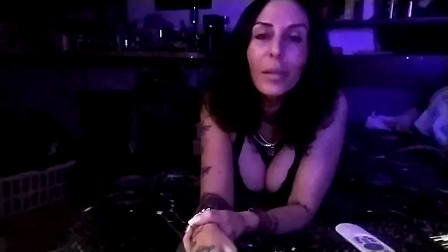 inkdhollow1 online show from 10.25.25