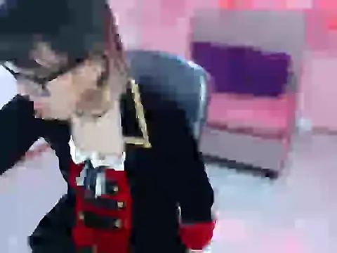 Snapshot of cristal_hills_19 chatting on 10.31.25 cristal hills 19 online show from 10.31.25