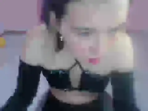 Snapshot of cristal_hills_19 chatting on 11.21.25 cristal hills 19 online show from 11.21.25