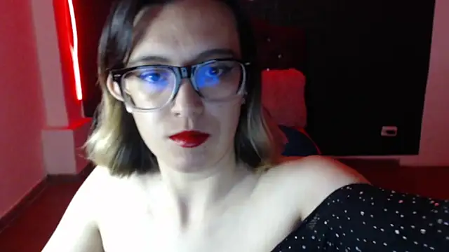 Snapshot of cristal_hills_19 chatting on 02.20.26 cristal hills 19 online show from 02.20.26