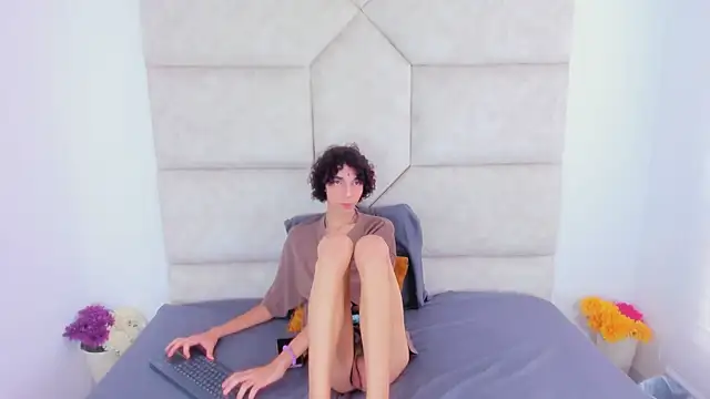 Scaarlett 22  online show from 11.15.25