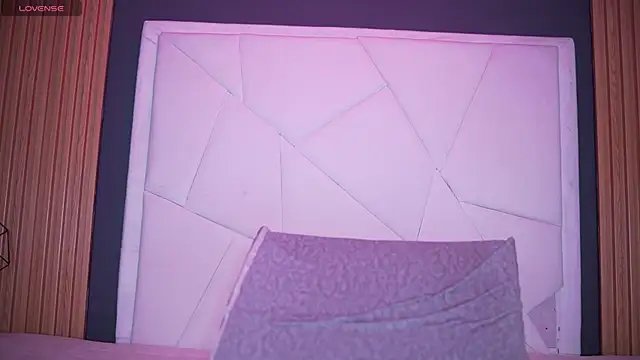 Emily Roberts9 online show from 04.01.26