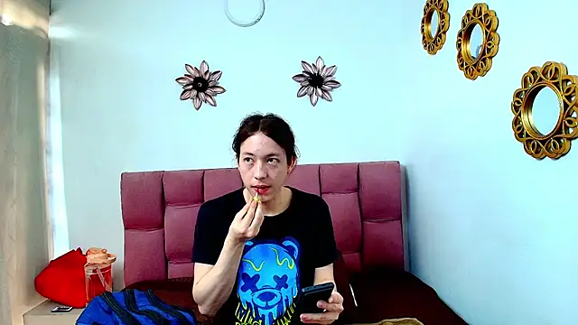 Snapshot of SnowyX_ chatting on 10.10.25 SnowyX online show from 10.10.25