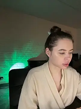 Snapshot of AlmaryKim chatting on 12.14.24 AlmaryKim online show from 12.14.24