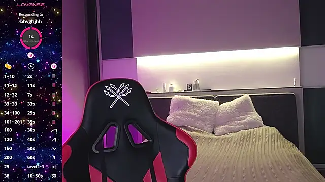 Snapshot of AlmaryKim chatting on 12.22.24 AlmaryKim online show from 12.22.24