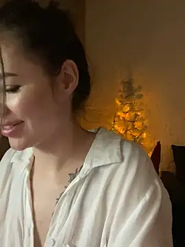 Snapshot of AlmaryKim chatting on 12.25.24 AlmaryKim online show from 12.25.24