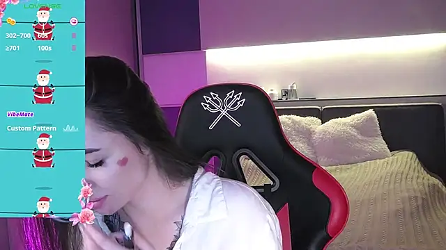 Snapshot of AlmaryKim chatting on 12.25.24 AlmaryKim online show from 12.25.24