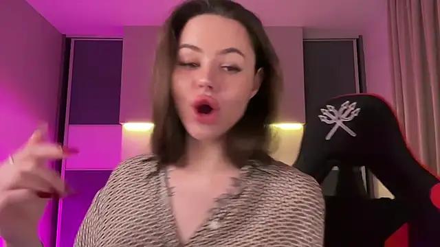 Snapshot of AlmaryKim chatting on 02.04.25 AlmaryKim online show from 02.04.25