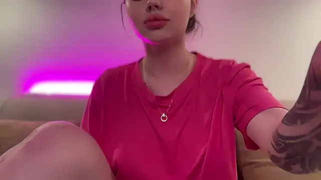 Snapshot of AlmaryKim chatting on 09.29.25 AlmaryKim online show from 09.29.25