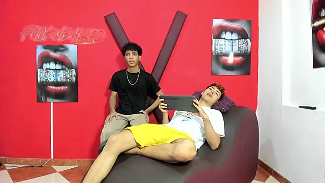 VERY HOT GUYS online show from 04.10.26
