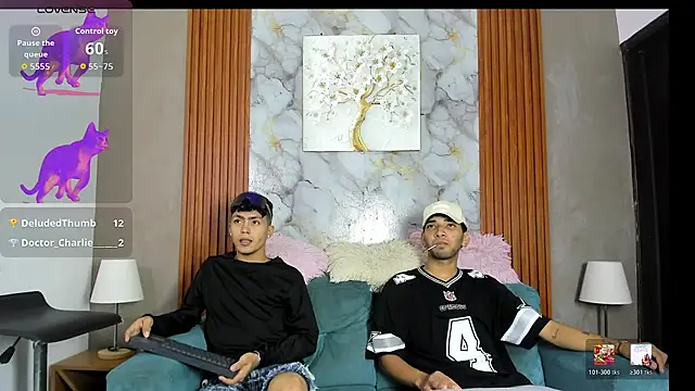 Snapshot of VERY_HOT_GUYS chatting on 06.11.26 VERY HOT GUYS online show from 06.11.26