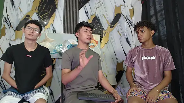 Snapshot of VERY_HOT_GUYS chatting on 07.18.26 VERY HOT GUYS online show from 07.18.26