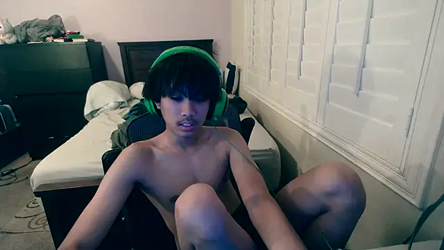 youngasianboy2007 online show from 10.12.25