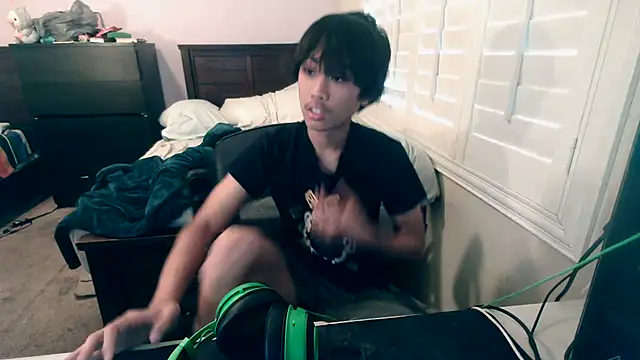 youngasianboy2007 online show from 10.13.25