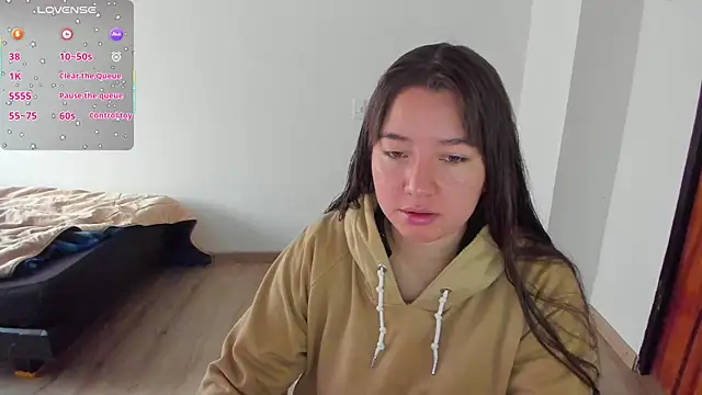 annyaparis online show from 04.15.26